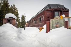 12 AMAZING Banff Restaurants With a View! Banff Restaurants, Lake Louise Winter, Lake Agnes Tea House, Lake Louise Ski Resort, Wilderness Cabins, Lake Agnes, Restaurants To Try, Romantic Cabin, Winter Lake