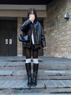 Cowgirl Boot Streetwear, Rainday Outfits, Black Knee High Socks Outfit, Knee High Black Boots Outfit, Outfit Leather Jacket, High Knee Socks Outfit, Cute And Aesthetic, Cute Outfit Ideas, Winter Skirt Outfit