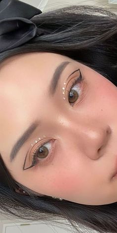 Simple Graphic Eyeliner, Make Up Birthday, Graphic Makeup, Pinterest Makeup, Dope Makeup, Makeup Eye Looks