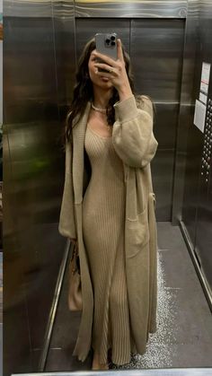 Winter Dress Aesthetic, Elegant Outfit Winter, Cardigan Dress Outfit, Long Cardigan Outfit, Summer Workout Outfits, Modest Casual Outfits, Modesty Outfits, Mode Inspo, Outfit Inspo Fall