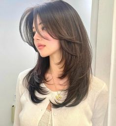 Slightly Layered Hair Shoulder Length, Long Layered Haircuts For Short Hair, Layers Cut For Short Hair, Later Haircut Medium, Haircut For Medium Hair For Women, Butterfly Cut Face Framing Layers, Layer Cut Medium Hair, Bob Cut Long Hair, Layers Haircut Medium Length