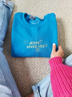 Preppy Christian Outfits, Jesus Loves You Hoodie, Christmas Sweatshirt Ideas, Catholic Clothing, Christian Clothes, Faith Sweatshirt, Christian Crewneck, Cute Tees