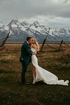 Moody spring elopement in Grand Teton National Park - West Wedding Co. Spring Elopement, Western Style Wedding, Wyoming Weddings, Jackson Hole Wedding, Wedding Spot, Wedding Pic, West Wedding, Adventure Couple, Mountain Elopement