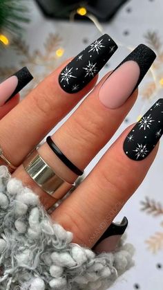 Black Christmas Nails, French Manicure Glitter, Black And White Nail, Emerald Nails, Holiday Nails Christmas, Winter Nails Acrylic, Cute Christmas Nails, Christmas Nails Easy, Christmas Gel Nails