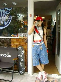 Fashion: #fashion, #style, #outfitinspiration, #beauty # cut outfits #falling outfits # winter outfits Friends Y2k, Y2k Vintage Aesthetic, Summer Jorts, Jorts Outfit, Japan Outfits, Sneakers Trendy, Estilo Harajuku