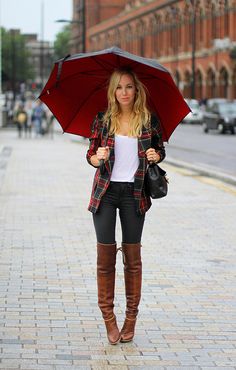 Red Boots Outfit, Brooklyn Blonde, Under An Umbrella, Over The Knee Boot Outfit, Knee Boots Outfit, Below The Knee Dresses, High Boots Outfit, Look Jean, Walking Down The Street