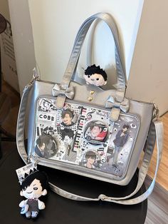 Itabag Decor Idea, Ita Bag Aesthetic, Anime Bedroom Ideas, Japan Bag, Pin Bag, Stylish School Bags