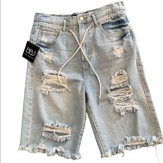 Distressed Bermuda Mom Jean Shorts - Drawstring To Cinch, Making Them Look Like The Popular Paper Bag Trend, Or Wear Them Plain - Size 9/29 - Nwt Light Wash - Frayed And Distressed - Soft 100% Cotton Distressed Bermuda Shorts, Mom Jean Shorts, Clothes Brand, Ripped Jeans Men, Ripped Jean Shorts, Mom Jeans Shorts, Zara Outfit, Bermuda Jeans, Mom Jean