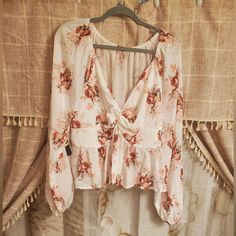 Women's Dressy White Floral Print Top, Long Sleeve With Elasticized Wrists, And Neck. 100% Polyester, Size 2x, Brand New With Tags. Offers Encouraged! Chic Lifestyle, Lacey Tops, Boden Women, High Low Blouse, Light Blue Shorts, Half Sleeve Blouse, Bohemian Tops, Boho Green, Ruffled Sleeve Top