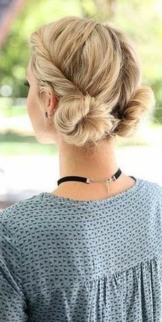 Global Hairstyles, Space Buns Hair, Short Hair Bun, Space Buns, Peinados Fáciles Para Cabello Corto, Easy Summer Hairstyles, Low Bun, Hairstyles For School, Short Bob