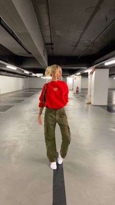 Style Green Cargo Pants, Khaki Cargo Pants Outfit, Cargo Pants Outfit Winter, Cargo Pants For Women, Cargo Pants Outfit Women, Cargo Pants Outfits, Everyday Glam