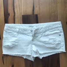 Nwot Never Worn. Cute Distressed White Short Shorts Size 2/26 White Ripped Shorts, White Short Shorts, Jade Harley, Low Rise Jean Shorts, Shorts Low Rise, Low Rise Shorts, White Jean Shorts, Ripped Shorts, White Short