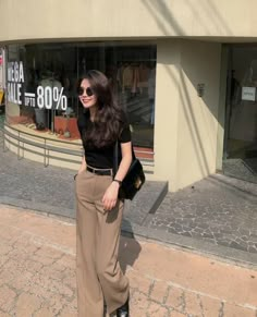 Casual Outfit 2023, Nails Selfie, Smart Casual Women Outfits, Outfit 2023, Beauty Hairstyles, Casual College Outfits, Korean Fashion Casual