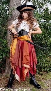 Pirate Themed Costumes For Women, Diy Kids Pirate Costume Girl, Pirate Lady Costume, Homemade Pirate Costume For Kids, Pirate Costume Kids Diy, Girl Pirate Costume Diy, Kids Pirate Costume Diy, Homemade Pirate Costume For Women, Family Pirate Costumes