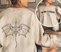 Wing Leader Sweatshirt Hoodie T-shirt, Throne of Glass Shirt, The Thirteen Shirt, Bookish Shirt, Book Lover Gifts, Gifts For Readers ❤️❤️❤️ MATERIAL  -Medium-heavy fabric (8.0 oz/yd² (271.25 g/m -Loose fit -Runs true to size -50% cotton, 50% polyester HOW TO ORDER 𝟏. Please, check and review listing photos. 𝟐. Select Your shirt size and color from drop down menu. 𝟒. Choose Your Quantity you want. 𝟒. Click ADD TO CART Go to your card and finalize your order. ❤️❤️❤️CARE INSTRUCTIONS: Turn the Fourth Wing Hoodie, Book T Shirt Ideas, Fourth Wing Sweatshirt, Throne Of Glass Clothes, Fourth Wing Merch, Book Hoodies, Bookish Hoodie, Bookish Shirts, Hoodie Art