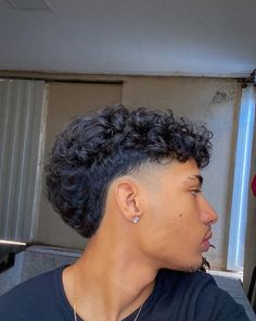 Curly Hair Taper, Mens Haircuts Wavy Hair, Pompadour Haircut, Curly Hair Fade, Mens Haircuts Short Hair