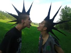 Punk boys 80s Punk Outfits, Punk Rock Hairstyles, Spike Mohawk, Mohawk Boys, Cool People To Draw, Yuh Huh, Liberty Spikes, Punk Guy, Long Mohawk