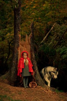 Le Petit Chaperon rouge  Красная шапочка Red Riding Hood Photography, Princess Photo Shoot, Red Riding Hood Art, Fairytale Photoshoot, Dark Fairytale, Princess Photo, Fairytale Photography, Fantasy Island