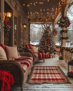 Christmas Feels, Country Cottage Farmhouse, Christmas Vibe, Casa Country, Christmas Scenery, Cabin Christmas, Snowy Landscape, Christmas Porch Decor, Cottage Farmhouse