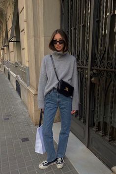 Normcore Outfits, Turtleneck Sweater Outfit, 00s Mode, Winter Mode Outfits, Converse Outfits, Chunky Turtleneck Sweater, Turtleneck Outfit, Skandinavian Fashion, Winter Closet