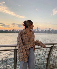 Tweet Outfit, Burberry Shirt, Fall 23, How To Pose, Outfit Inspo Fall, Look At You, On The Edge