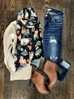 IG: @mrscasual | Floral scarf outfit for fall Floral Dress Outfit Ideas, Winter Floral Dress, Floral Dress Wedding, Floral Top Outfit, Floral Dress Outfit, Top Outfit Ideas, Winter Floral, Scarf Outfit, Floral Outfit