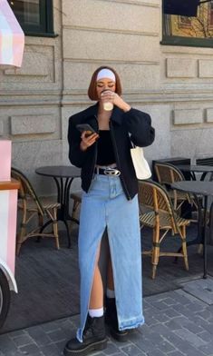 Modern Y2k Outfits, Long Denim Skirt Outfit Street Styles, Spring Basics, Outfit Ideas 2024, Outfit Blazer, Summer Style Guide, Long Skirt Outfits, Denim Skirt Outfits, Skandinavian Fashion