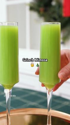 🎄Try This EASY Grinch Mimosa This #Christmas #shorts Holiday Cocktail #recipe in description ✨ - YouTube Christmas Mimosas Recipe, Brunch Christmas Ideas, Grinch Sangria Recipe, Easy Cocktail Recipes Christmas, Grinchmas Brunch Ideas, Christmas Party Ideas For Adults Food, Elf Themed Cocktails, Christmas Cocktails Non Alcoholic, Thanksgiving Champagne Drinks