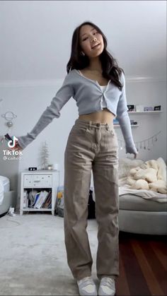 Fashion Styles Types Aesthetic, Cute Crop Top Outfits, Top Under Shirt, Outfit Style Ideas, Wardrobe Tips, Outfits Chic, Tomboy Style Outfits, Nice Style