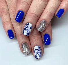 Blue Snowflake Nails Perfect for the Holidays and Winter Season - Cassidy Lucille Blue Winter Nail Designs, Best Winter Nails, Silver Glitter Nails, Nail Art Photos