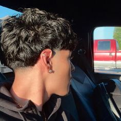 Edwin Lopez, Taper Fade Short Hair, Fade Haircut Curly Hair, Long Curly Hair Men, Taper Fade Curly Hair, Mens Haircuts Short Hair, Ear Tattoo Ideas