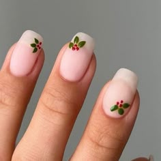 Holly Berry Nail Design, Holly Nails Design, Nail Art Design Christmas, French Tip With Holly, Christmas Holly Nail Art, Holly On Nails, Floral Christmas Nails, Subtle Christmas Nail Designs, Holly Leaf Nails