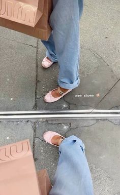 Miu Miu Flats Ballerinas, Miu Miu Shoes Aesthetic, Cute Ballet Flats, Ballet Slippers Outfit, Balerinas Shoes Outfits, Miu Miu Ballet Flats Outfits, Ballet Pumps Outfit, Pink Ballet Flats Outfit, Pink Flats Outfit