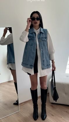 Denim Vest Winter Outfit, Denim Vest Outfit Winter, Fall Vest Outfits, Denim Vest Outfit, Vest Outfits For Women, Corset Fashion Outfits, Casual Outfit Inspiration, Looks Party