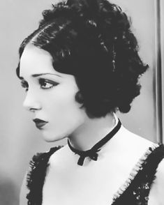 Black And White Photos Of Celebrities, Curly Hair 1920s Vintage Hairstyles, Short 1920s Hair, Short Hair 1920 Style, 1920s Movie Stars, 1920s Performer, 1920s Hair Curly, 1920 Long Hair, 1920 Black Women