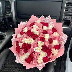 a bouquet of roses is sitting in the front seat of a car