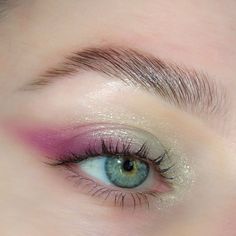 Melanie Martinez Concert Makeup Looks, Melanie Martinez Aesthetic Makeup, Melanie Martinez Eye Makeup, Melanie Makeup Looks, Melanie Martinez Trilogy Tour Makeup Ideas, Green Pink Eyeshadow, Pastel Fairy Makeup, Melanie Martinez Concert Makeup Ideas, Melanie Inspired Makeup