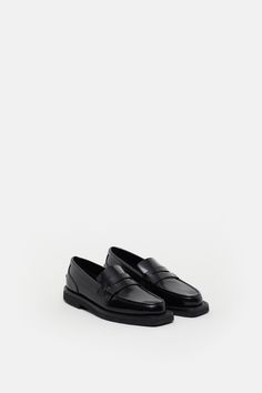 Introducing the CLOSED Loafer in black. This classic style loafer features a sleek leather design and a flat sole for maximum comfort. Elevate any outfit with these versatile and timeless shoes. Timeless Shoes, Denim Shoes, Mens Fragrance, Leather Design, New Shop, Mens Bottom, Classic Style, Shoes Mens, Mens Jewelry