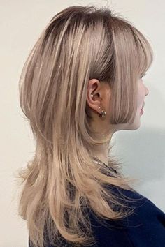 Hime Cut With Colors (Blonde) Layered Hush Haircut, Wolf Mullet Haircut Long, Hime Haircut With Layers, Mullet Wolf Hime Cut, Jellyfish Haircut With Layers, The Jellyfish Haircut, Wolf Jellyfish Haircut, Light Jellyfish Haircut, Jellyfish Haircut Long Straight