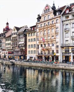 a river runs through the center of several buildings