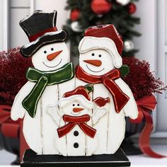 85255-G - 27in Wooden Snowman Family Christmas Decor Indoor Outdoor Use Hi-Line Gift Ltd. Wooden Snowmen Diy, Family Christmas Decor, Christmas Decor Indoor, Glass Bird Bath, Wooden Snowmen, Wood Snowman, Snowman Family, Fairy Statues, Wooden Snowman