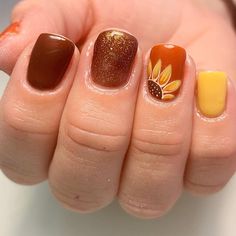 Annie Belliston (@nailsbyannieb_) • Instagram photos and videos Yellow And Maroon Nails, Fall Nails Sunflowers, Fall Nails For Wedding, Thanksgiving Manicure Ideas, November Nail Ideas Gel, Thanksgiving Acrylic Nails, Fall Sunflower Nails, Sunflower Nail Ideas, Nail Designs For Fall