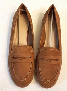 Casual Brown Loafers With Brogue Detailing, Brown Flat Heel Moccasins With Brogue Detailing, Brown Moccasins With Brogue Detailing And Flat Heel, Brown Closed Toe Loafers For Fall, Classic Brown Flat Loafers, Brown Casual Moccasins With Brogue Detailing, Brown Slip-on Flats With Brogue Detailing, Brown Slip-on Moccasins For Fall, Brown Brogue Detailing Slip-on Flats