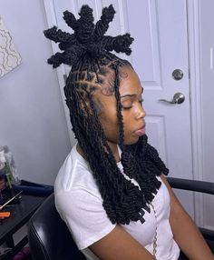 How to loc knots & 30 loc knots hairstyles on soft locs Soft Locs Styles, Knot Hairstyles, Dreadlocks Hairstyles, Dreads Girl