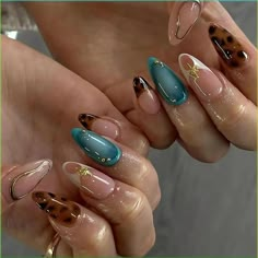 Ring in the new year with these festive New Year’s Eve nail designs! #NewYearsEveNails #FestiveNailArt #CelebrationNails #PartyNails #NailTrends Unghie Sfumate, Brown Acrylic Nails, Nagel Tips, Smink Inspiration, Girly Acrylic, Colorful Nail, Fake Nails With Glue