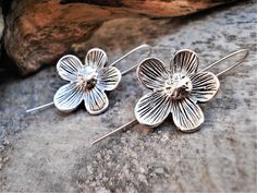 Sterling Silver Statement Floral Earrings Modern Unique Riveted Earrings Metalwork Artisan Cold Connection Earrings Minimalist Earrings. Handcrafted, minimalist, cold connection, statement, beautiful earrings. They are made with hammered sterling silver wire which I cold connected with silver flowers with sterling silver rivets made by me. Their length is 1.2 inches or 3.5 cm and their width 0.9 inches or 2.5 cm. For more handmade jewelry please visit : https://www.etsy.com/shop/AnnaRecycle?ref= Handcrafted Earrings Handmade, Sterling Silver Flower Earrings, Modern Silver Jewelry, Ipad Tutorials, Hammered Sterling Silver, Earrings Minimalist, Handcrafted Earrings, Modern Earrings, Floral Earrings