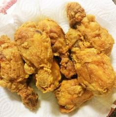 some fried food is sitting on a paper towel