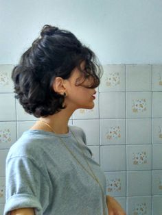 Hair Growth Naturally, Short Wavy Hair, Stimulate Hair Growth, Short Wavy, Penteado Cabelo Curto, Natural Hair Growth, Short Curly Hair, Grunge Hair, Curly Hair Styles Naturally