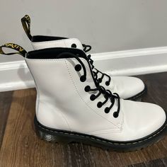 Dr. Doc Martens Boots Size 9 Women Zavala Combat Boot Leather White New No Flaws No Box White Leather Lace-up Boots For Fall, White Leather High-top Combat Boots, White High-top Leather Combat Boots, White Casual Boots With Laces, Casual White Boots With Laces, White Leather Combat Boots With Round Toe, White Leather Ankle Combat Boots, White High Ankle Boots With Laces, White Lace-up Ankle Boots With Reinforced Heel