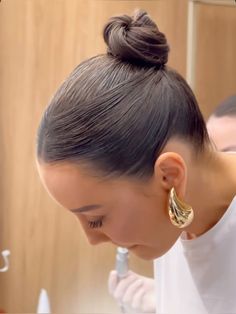 Coque lambido Big Ears, Hair Buns, Hair St, Top Knot, Up Hairstyles, Bun Hairstyles, Hair Inspo, Hair Hair